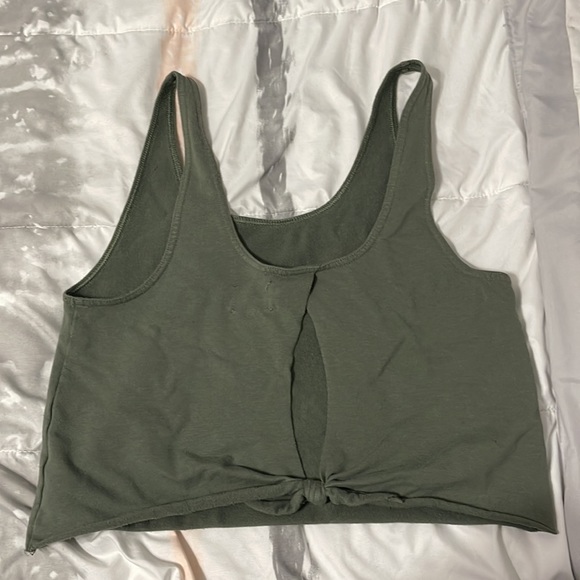 Green open back crop top - Picture 2 of 3